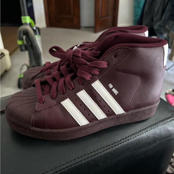adidas gazelle silver green womens adidas Superstar 80 ADV (Crystal White/Shadow Red) 8.5